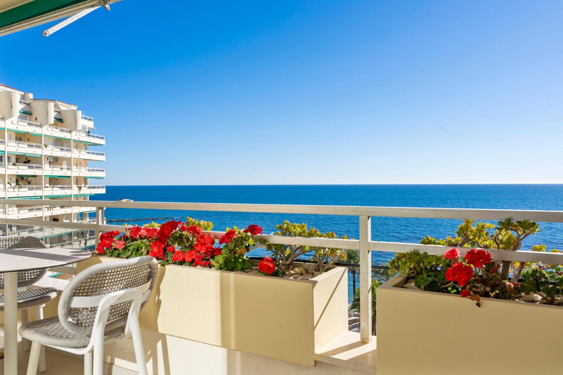 Beach Front Apartment With Pool Marbella Ngoại thất bức ảnh