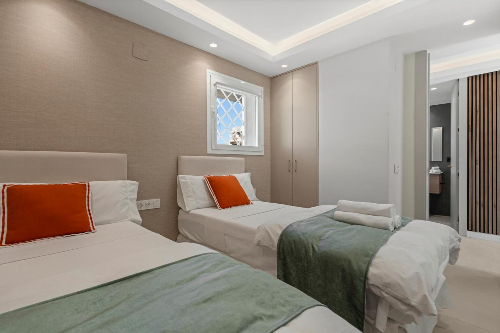 Beach Front Apartment With Pool Marbella Ngoại thất bức ảnh