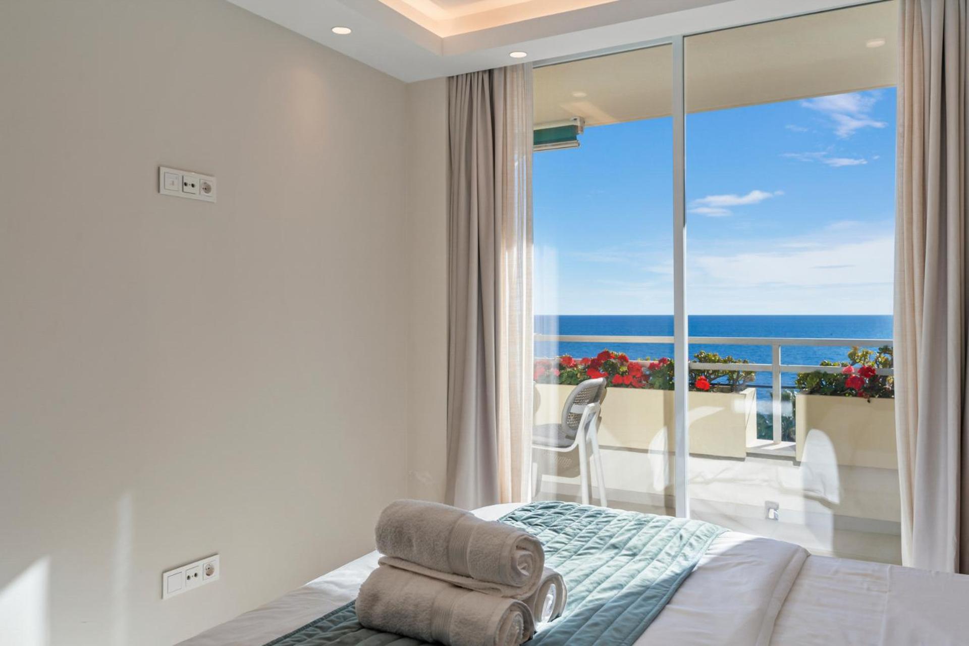 Beach Front Apartment With Pool Marbella Ngoại thất bức ảnh