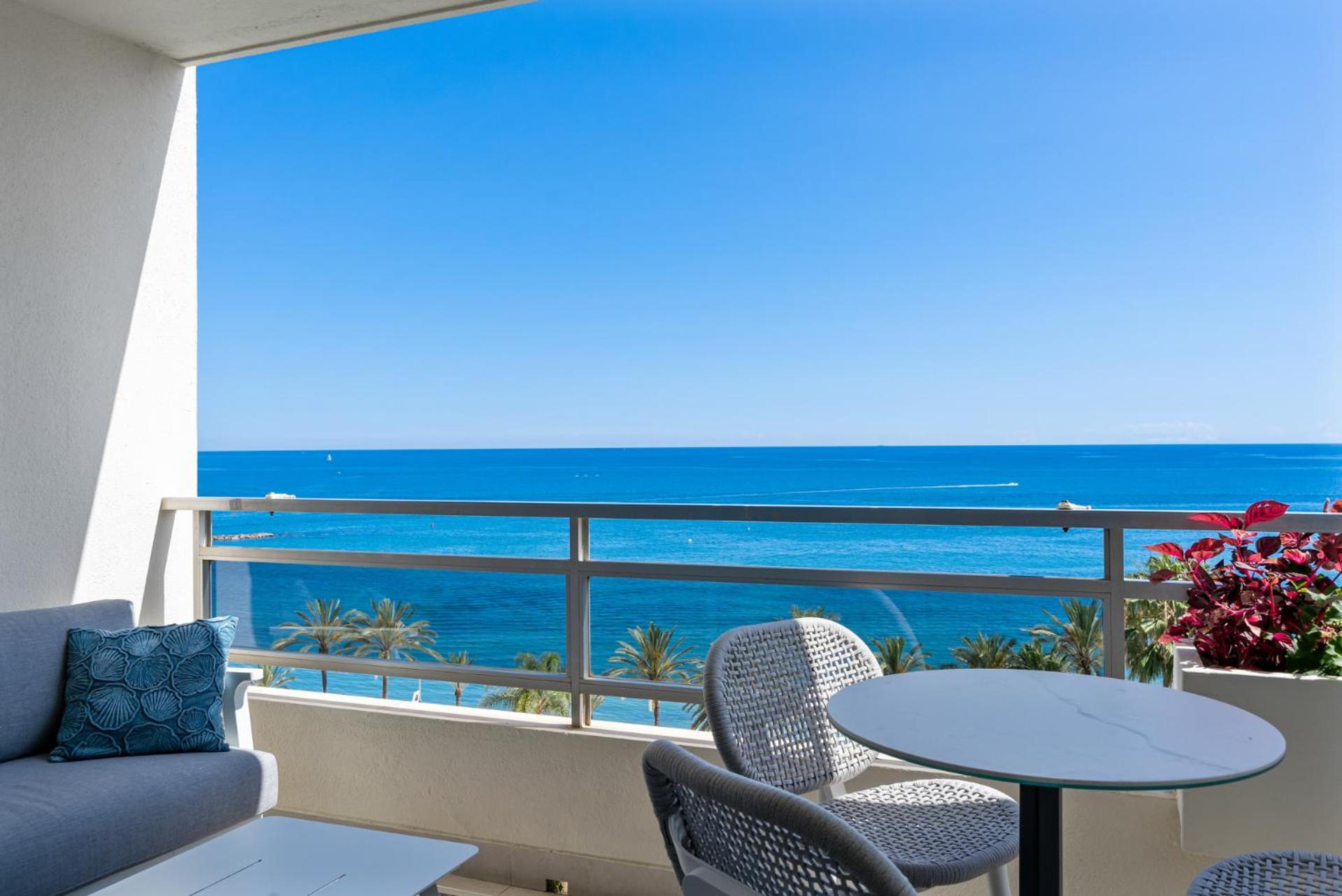 Beach Front Apartment With Pool Marbella Ngoại thất bức ảnh