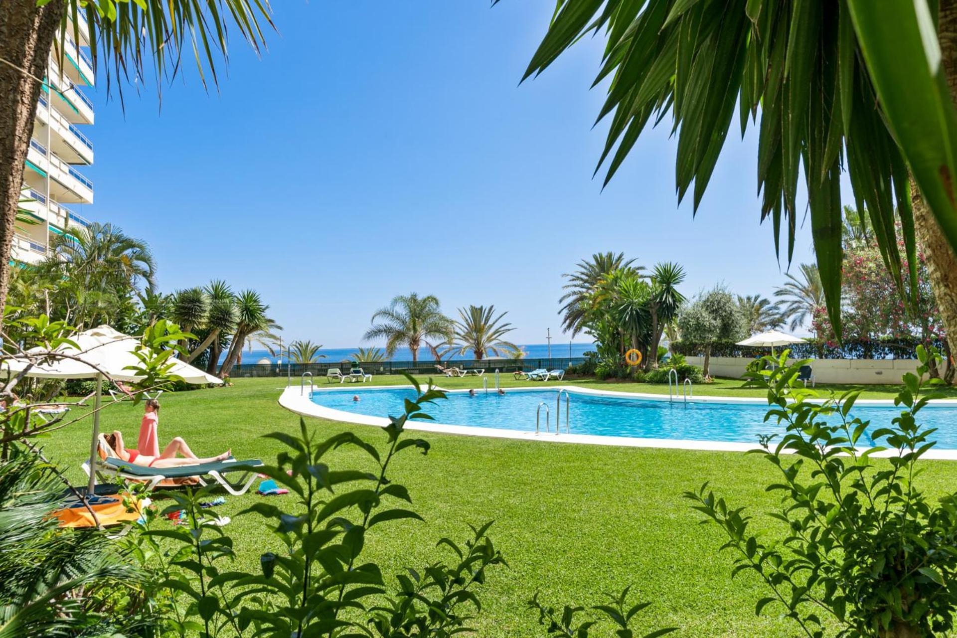 Beach Front Apartment With Pool Marbella Ngoại thất bức ảnh